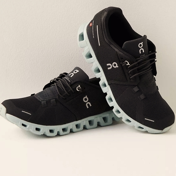 On Could 5 Sneakers - Picture 1 of 6